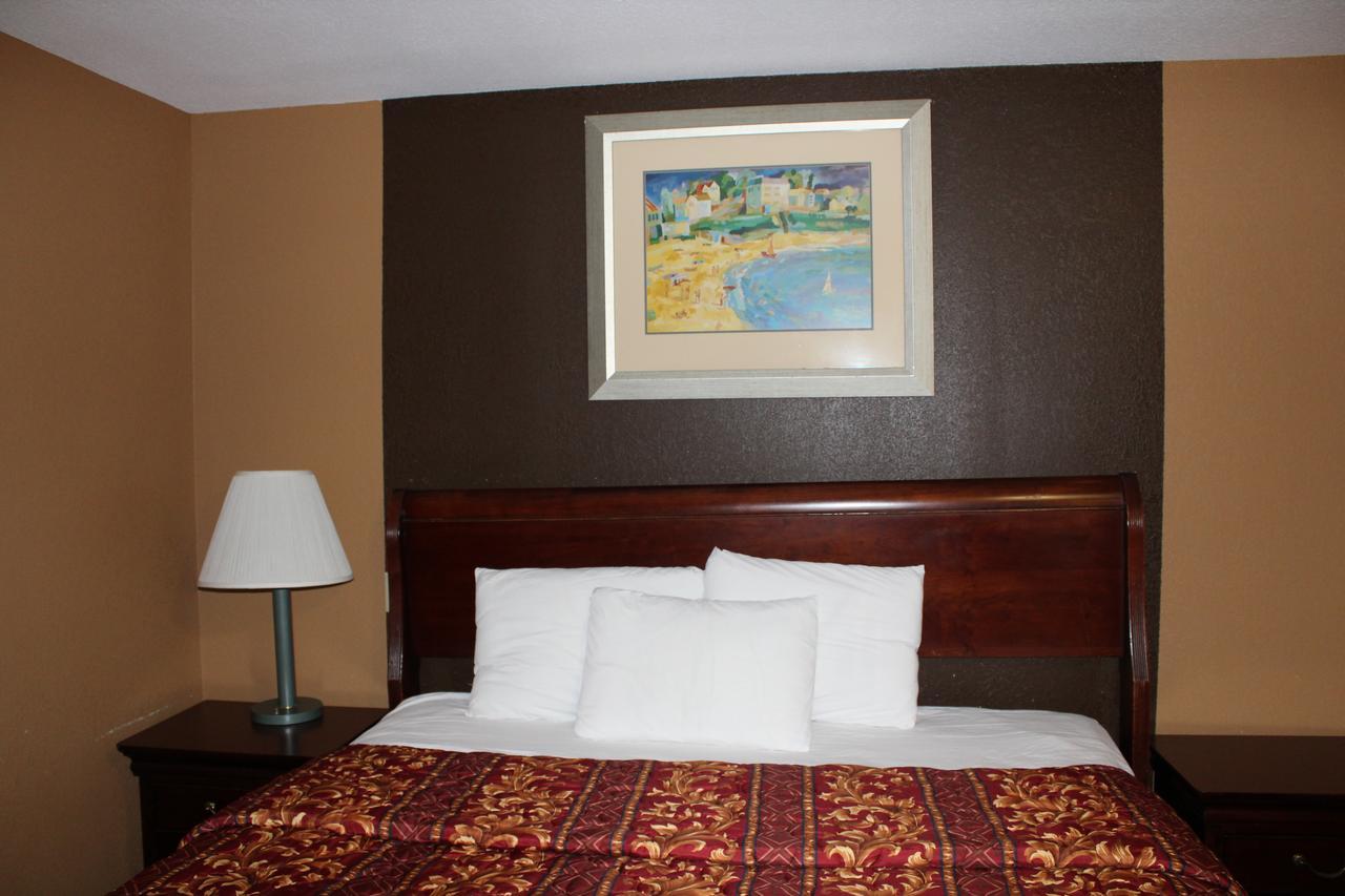 Coratel Inn And Suites Maple Grove Exterior photo