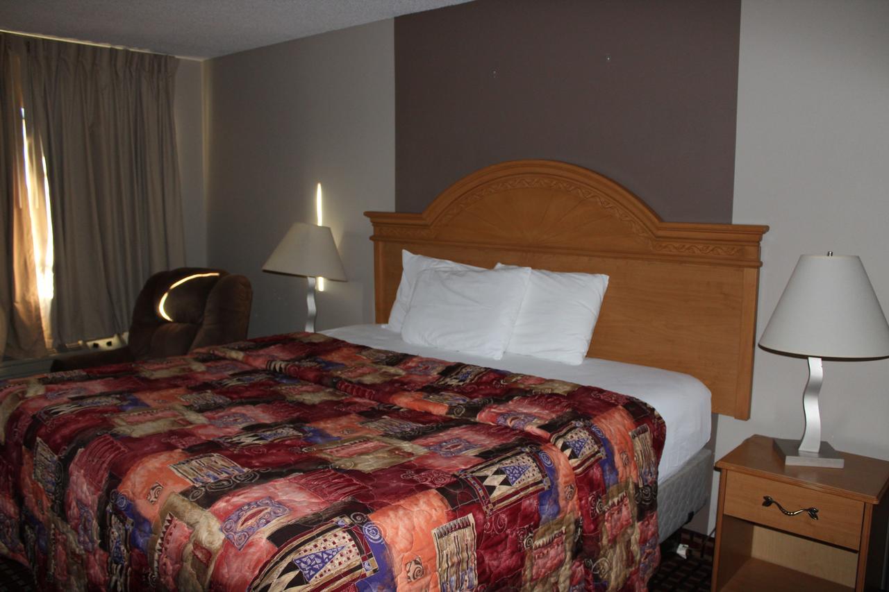 Coratel Inn And Suites Maple Grove Exterior photo