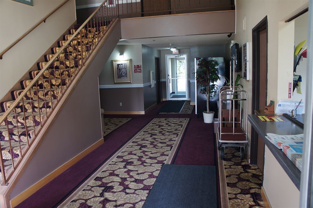 Coratel Inn And Suites Maple Grove Exterior photo
