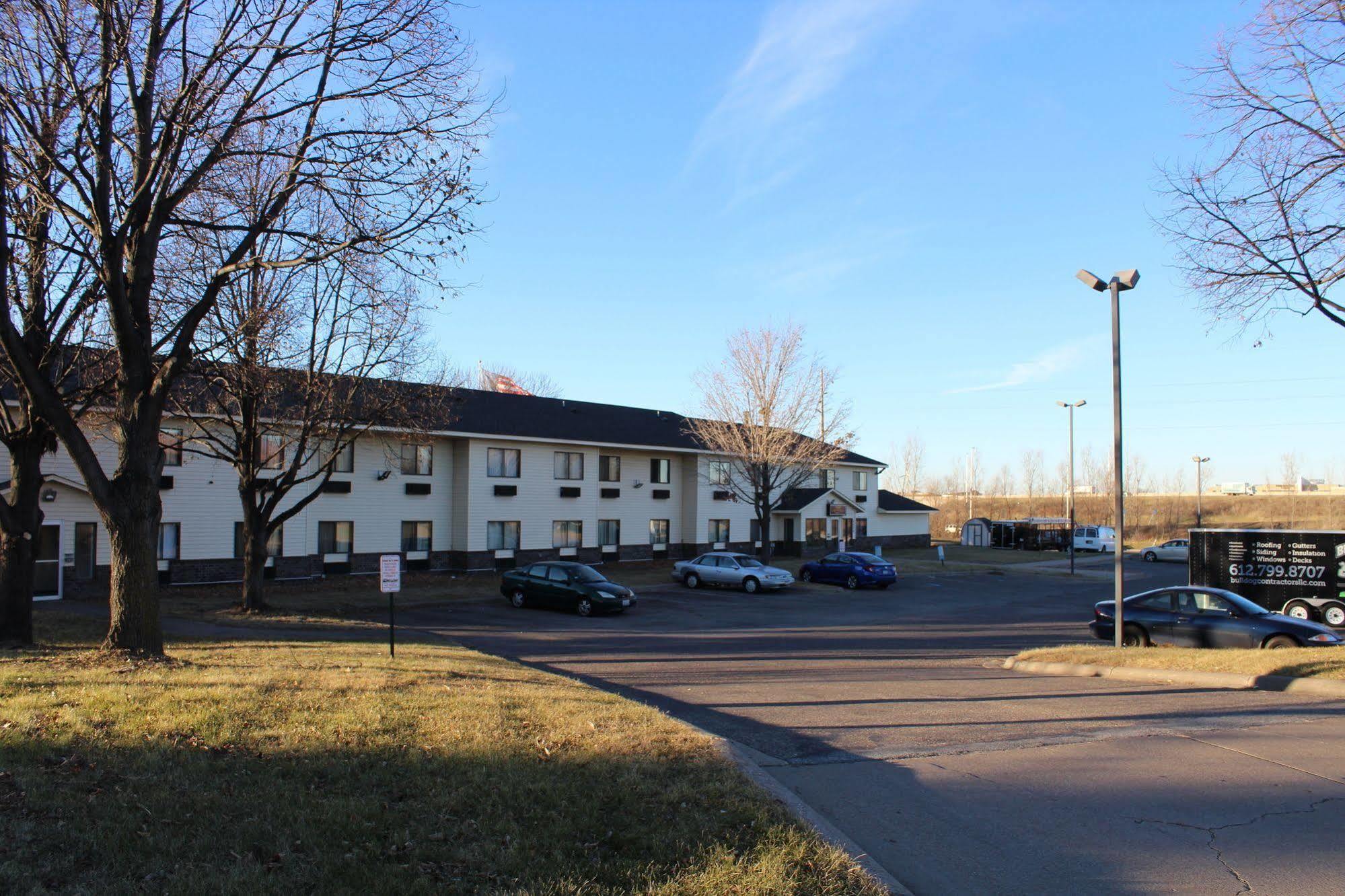 Coratel Inn And Suites Maple Grove Exterior photo