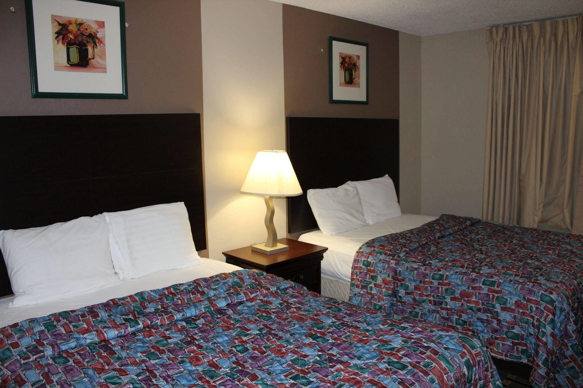 Coratel Inn And Suites Maple Grove Exterior photo